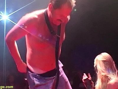 flexible babe shows all on public stage HD