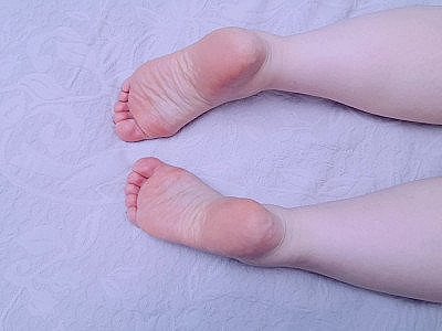 Red color is always beautiful on my feet.