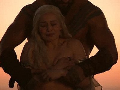 Emilia Clarke: Game of Thrones Nude/Sexy/Hot Scenes