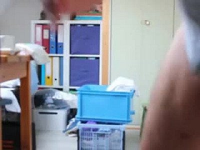 I take profit of a day at home to do a thongfart sequence