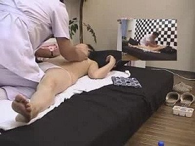 Massaging and fingering Japanese girl