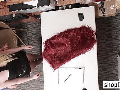 Corrupt LP officer caught a blonde teen and banged her HD