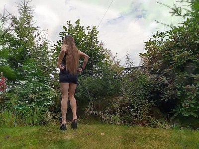 Longpussy, 60 seconds of Legs and Ass.