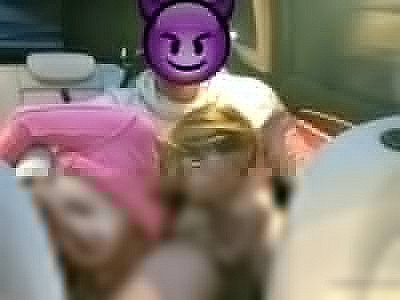 Susypussy chupando polla mientras su esposo conduce