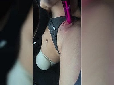 Horny Girl Cums Twice in Car