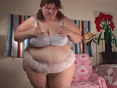 fat woman plays with her bacon where is her cunt i'm really hard